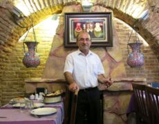 Sahin, ein Kellner des Restaurants Pedaliza