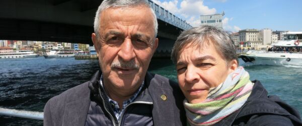 Christina und Necati vor der Galatabrücke in Istanbul