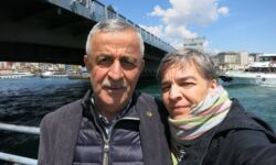Necati und Christina vor der Galatabrücke in Istanbul